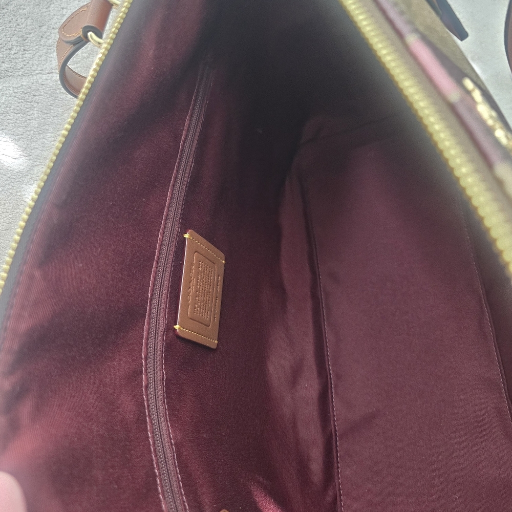 ❗️❗️SOLD❗️❗️COACH Gallery Tote In Signature Canvas - Picture 6 of 8